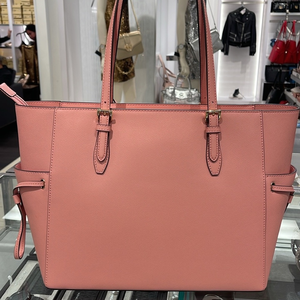 MICHAEL KORS
Gilly Large Saffiano Leather Tote Shoulder Bag
Primrose
NWT - Picture 13 of 16